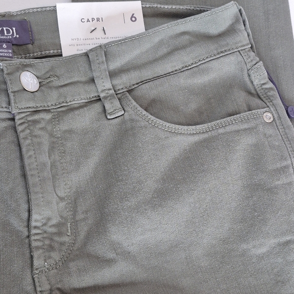 NYDJ Dayla Wide Cuff Capri in Topiary w/ Lift Tuck Technology - NWT - Size 6 - Picture 5 of 14